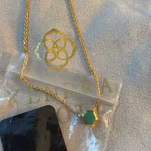 NWT Kendra Scott Green necklace